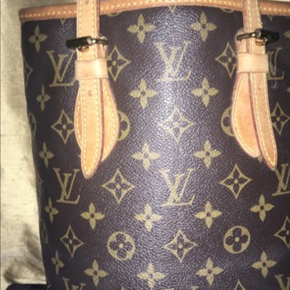 Louis Vuitton
Bucket pm Monogram Shoulder Bag - Picture 4 of 12
